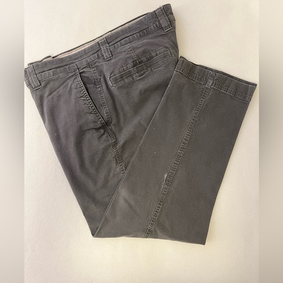 Columbia mens 6 pocket pants. Gray size 38 waist by 30 length. EUC - Picture 9 of 10